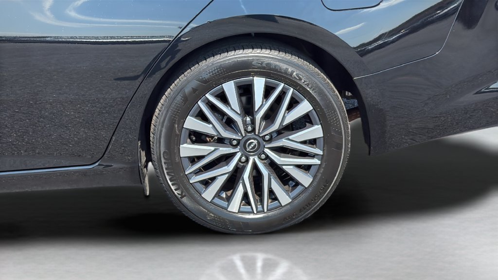 Used 2025 Nissan Altima 2.5 SV FWD image 18
