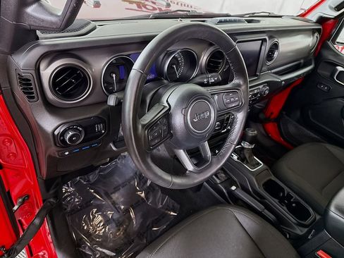 Used 2023 Jeep Wrangler Unlimited w/ Cold Weather Group image 19