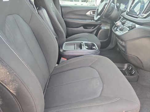 Used 2021 Chrysler Pacifica Touring w/ S Appearance Package FWD image 19