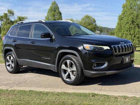 Used 2019 Jeep Cherokee Limited AWD/4WD image 4
