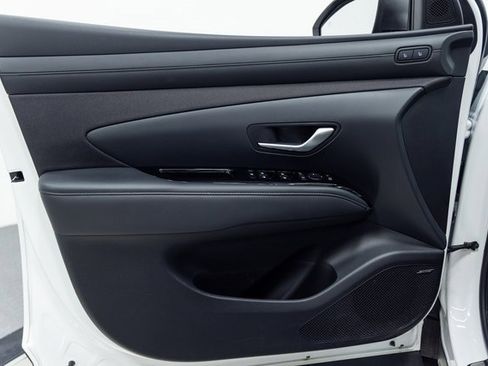 Used 2025 Hyundai Tucson Limited image 11