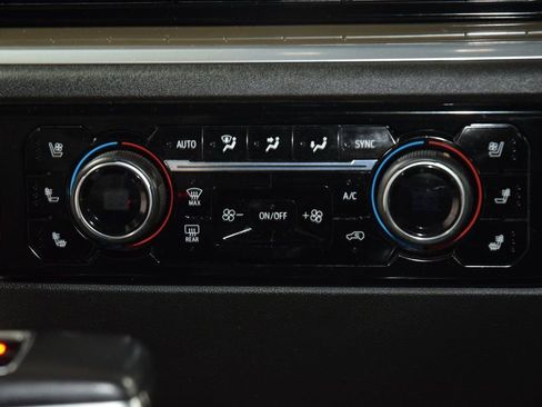 Used 2022 Chevrolet Silverado 1500 High Country image 26