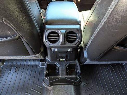 Used 2021 Jeep Gladiator Overland AWD/4WD image 39