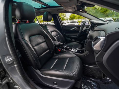 Used 2017 INFINITI QX30 Premium w/ Technology Package FWD image 28