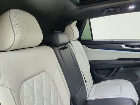 Used 2025 Volkswagen Atlas Cross Sport SEL Premium R-Line AWD/4WD image 25