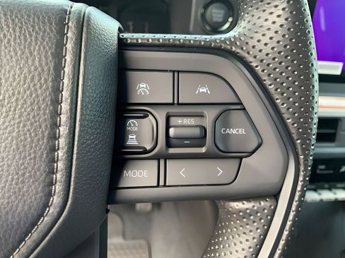 Used 2025 Toyota Tacoma SR5 image 39