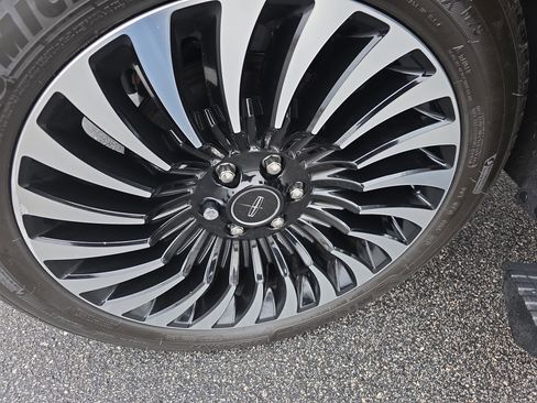 Used 2021 Lincoln Navigator L Black Label w/ Cargo Convenience Package image 33