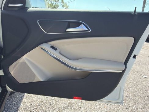 Used 2016 Mercedes-Benz GLA 250 image 13