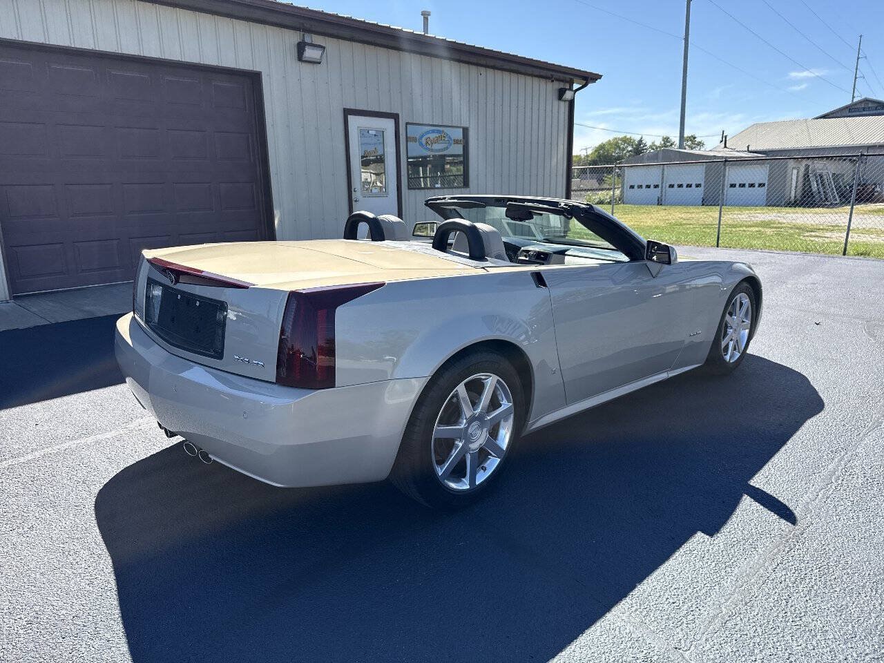 Used 2006 Cadillac XLR RWD image 57