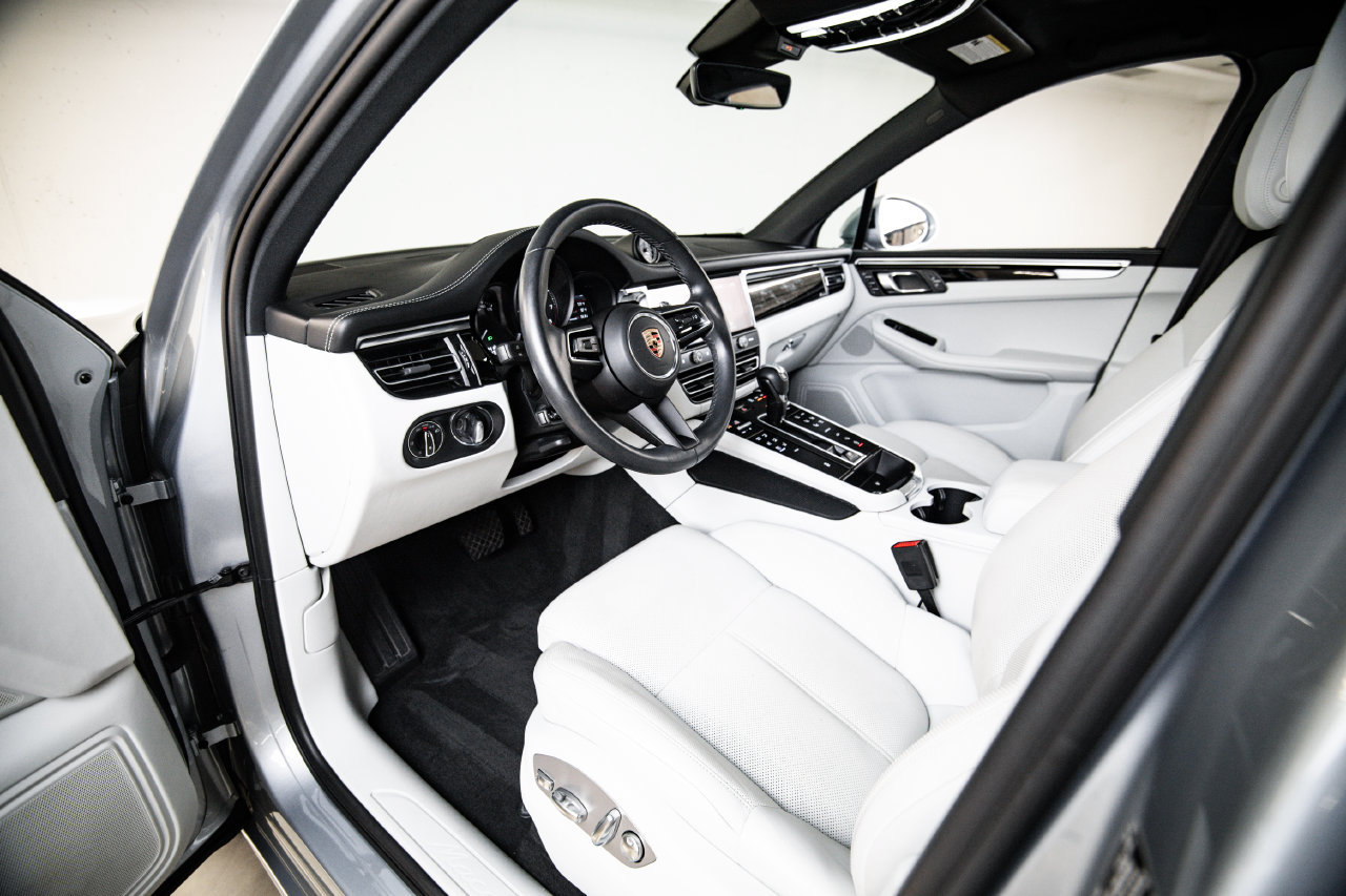 Certified 2023 Porsche Macan AWD/4WD image 4