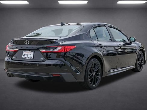 Used 2025 Toyota Camry SE FWD image 4