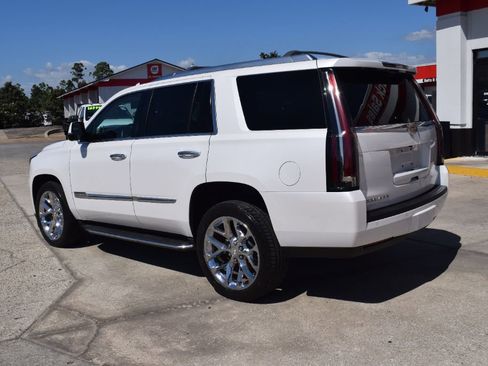 Used 2016 Cadillac Escalade Luxury image 3
