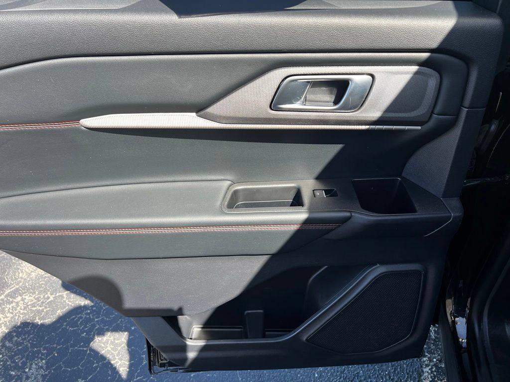 Used 2025 Ford Explorer ST RWD image 21