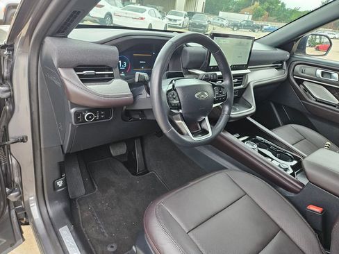 Used 2025 Ford Explorer Platinum w/ LUX Leather Package AWD/4WD image 11