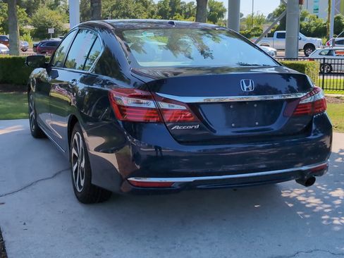 Used 2017 Honda Accord EX image 8