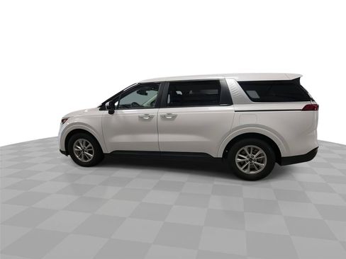 Used 2024 Kia Carnival LX FWD image 4