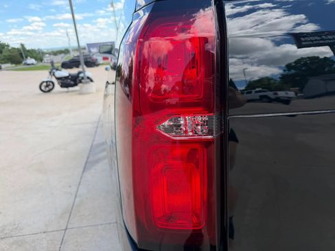 Used 2020 Chevrolet Suburban Premier AWD/4WD image 76