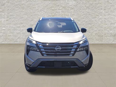 Used 2025 Nissan Rogue SL w/ Tech Package AWD/4WD image 2