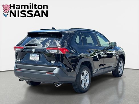 Used 2025 Toyota RAV4 XLE AWD/4WD image 2