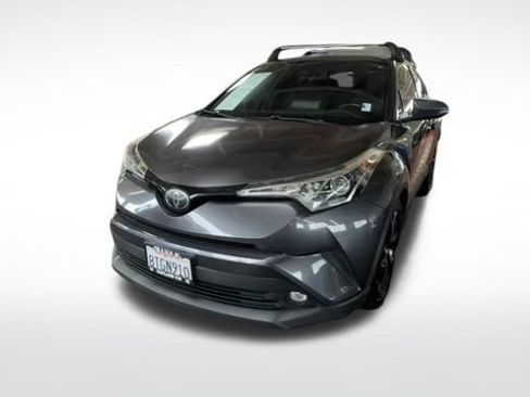 Used 2019 Toyota C-HR Limited FWD image 3