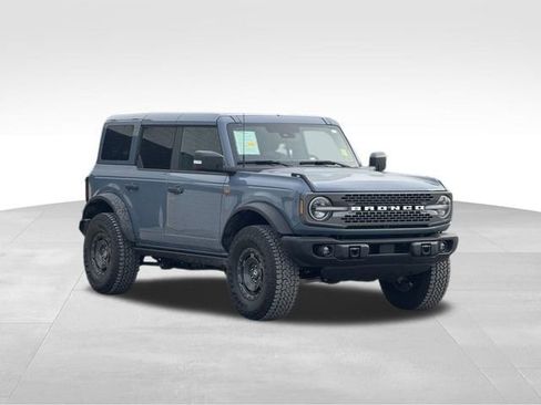 Used 2025 Ford Bronco Badlands image 9