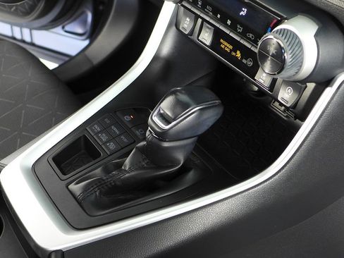 Used 2020 Toyota RAV4 XLE image 15