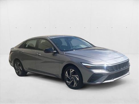 New 2025 Hyundai Elantra SEL image 6