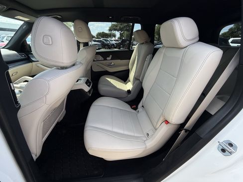Used 2025 Mercedes-Benz GLS 450 4MATIC image 29