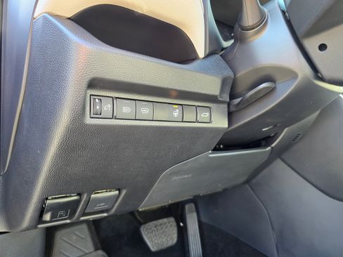 Used 2025 Toyota RAV4 XLE image 21