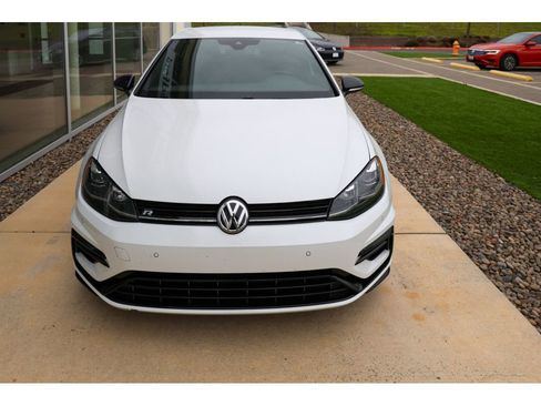 Used 2019 Volkswagen Golf R 4-Door image 2