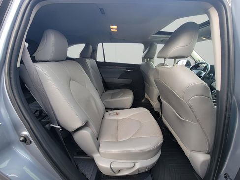 Used 2021 Toyota Highlander Limited image 34