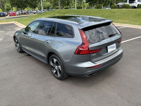 Used 2020 Volvo V60 T5 Cross Country AWD/4WD image 8