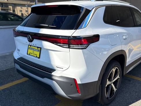 New 2026 Volkswagen Tiguan SE AWD/4WD image 9