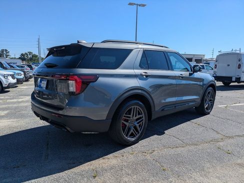 New 2026 Ford Explorer ST-Line w/ ST-Line Street Pack RWD image 4