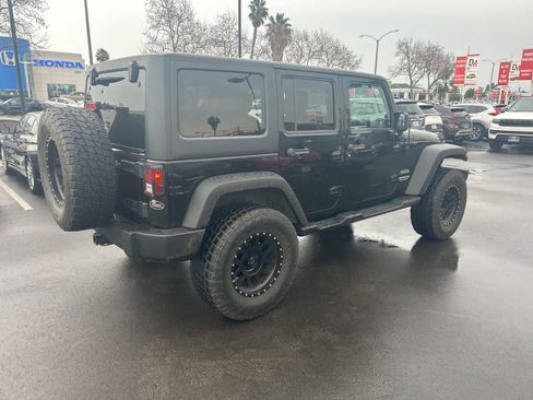Used 2011 Jeep Wrangler Unlimited Sport image 8