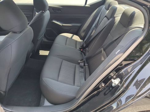 Used 2025 Nissan Altima 2.5 SV FWD image 27