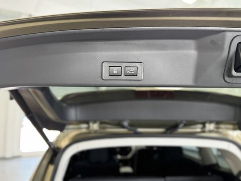 Used 2024 Subaru Ascent Premium w/ Convenience Package AWD/4WD image 31