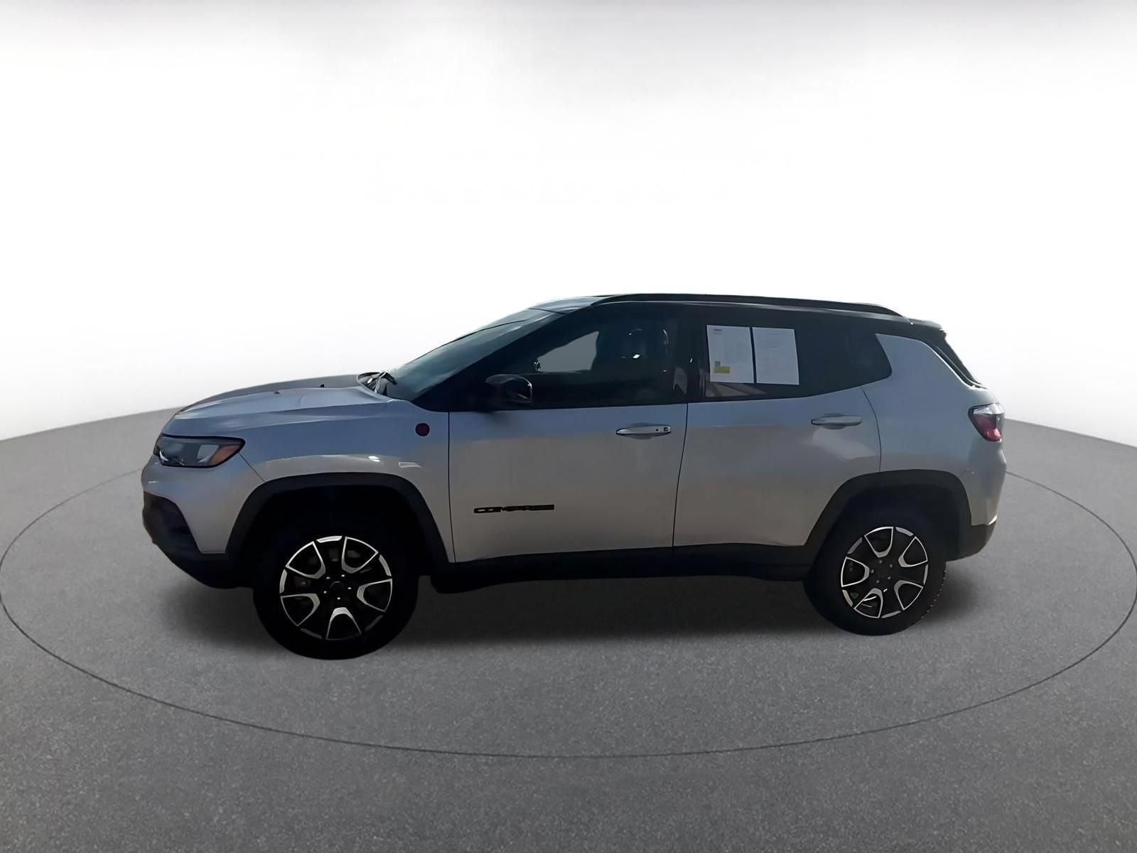 Used 2025 Jeep Compass Trailhawk AWD/4WD image 7