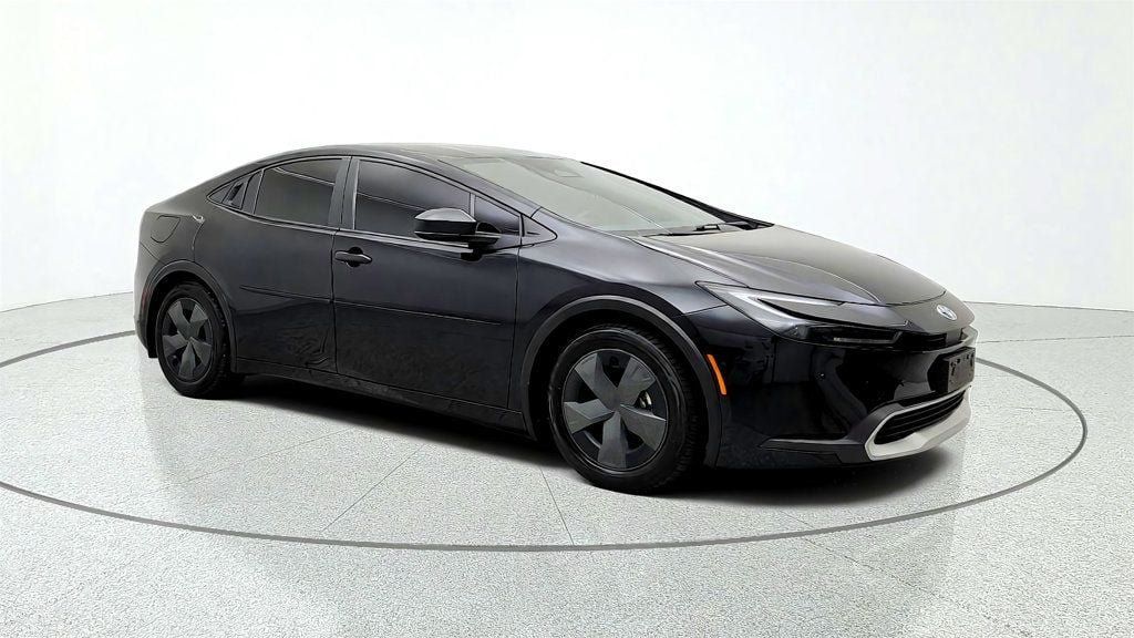 Used 2024 Toyota Prius Prime FWD image 3