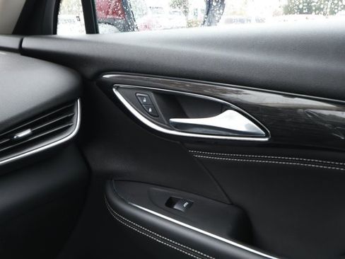 Used 2023 Buick Envision Essence image 28