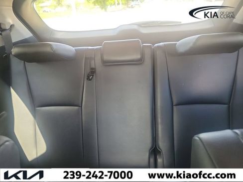 Used 2023 Toyota Highlander XLE FWD image 17