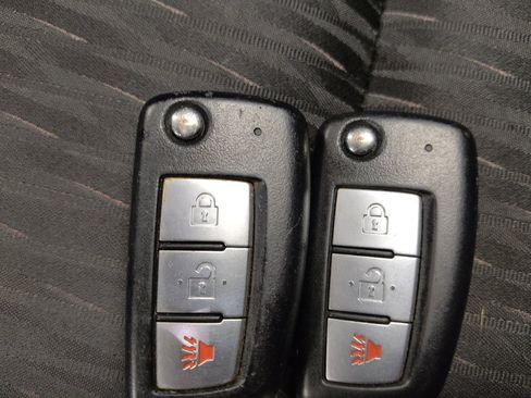 Used 2020 Nissan Rogue S FWD image 32