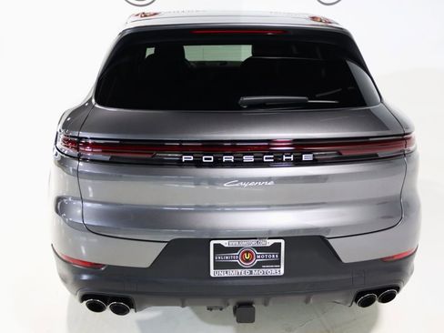 Used 2024 Porsche Cayenne image 33