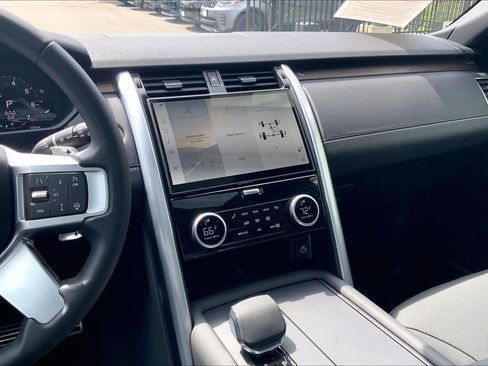 Certified 2025 Land Rover Discovery Dynamic SE AWD/4WD image 6