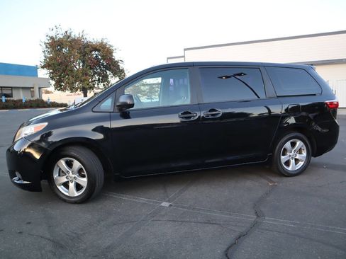 Used 2015 Toyota Sienna L image 15