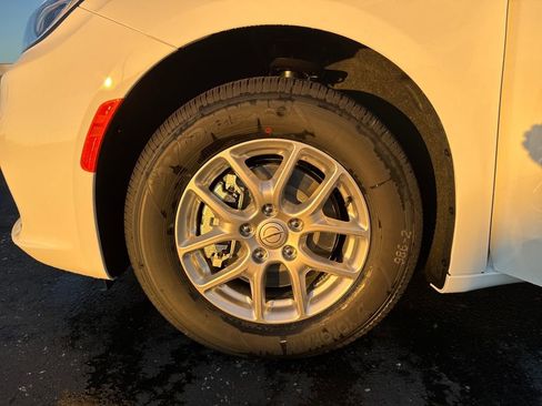 New 2026 Chrysler Pacifica Select image 25