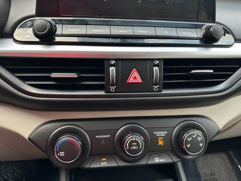 Used 2022 Kia Forte LXS image 28