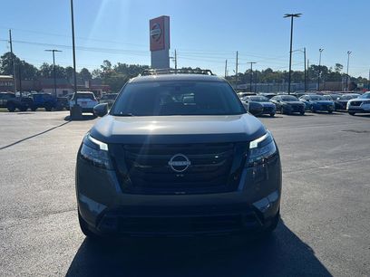 New 2025 Nissan Pathfinder SV w/ Black Appearance Package