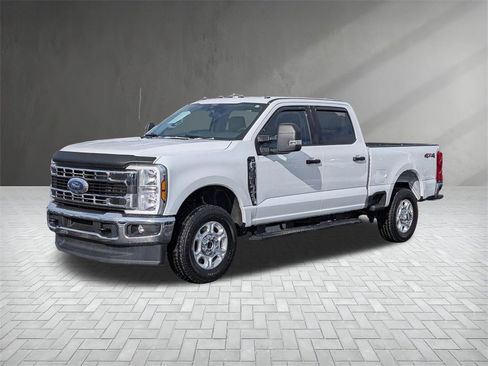 Used 2025 Ford F350 XLT image 3