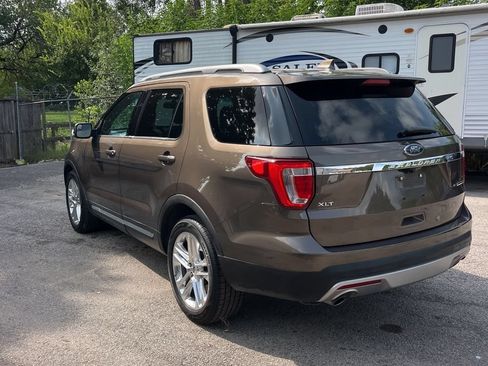 Used 2016 Ford Explorer XLT w/ Equipment Group 202A FWD image 4